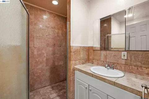 Bath - 8591 Beverly Ln, Dublin, CA 94568 photo 2 of 6
