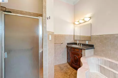 Bath - 8591 Beverly Ln, Dublin, CA 94568 photo 5 of 6
