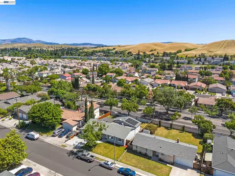 View/Area - 8591 Beverly Ln, Dublin, CA 94568 photo 2 of 6