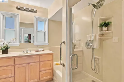 Bath - 1384 Graff Ave, San Leandro, CA 94577 photo 1 of 3