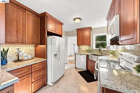 Kitchen - 1384 Graff Ave, San Leandro, CA 94577 photo 2 of 3
