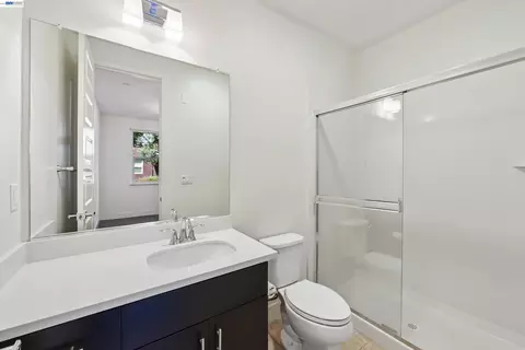 Bath - 457 Diller St, Alameda, CA 94501 photo 5 of 5