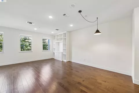 Living - 457 Diller St, Alameda, CA 94501 photo 6 of 6