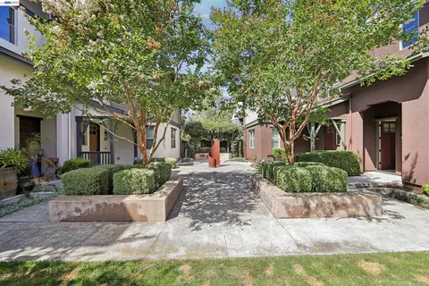 Exterior - 457 Diller St, Alameda, CA 94501 photo 7 of 14