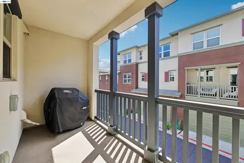 Exterior - 457 Diller St, Alameda, CA 94501 photo 5 of 14