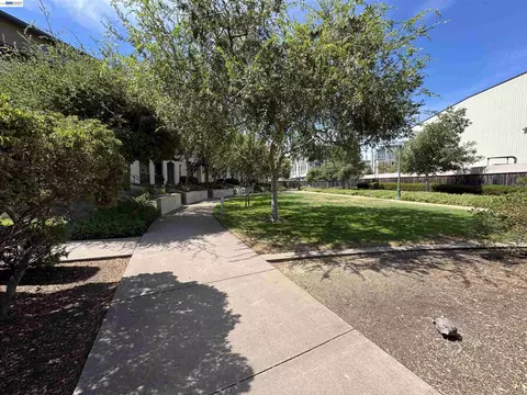 Exterior - 457 Diller St, Alameda, CA 94501 photo 11 of 14