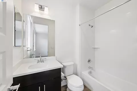 Bath - 457 Diller St, Alameda, CA 94501 photo 4 of 5
