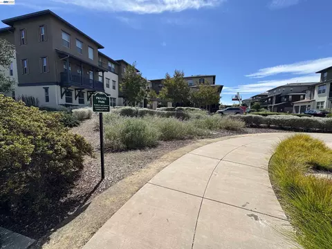 Exterior - 457 Diller St, Alameda, CA 94501 photo 10 of 14