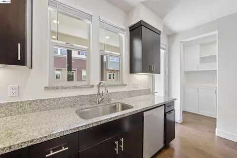 Kitchen - 457 Diller St, Alameda, CA 94501 photo 5 of 6