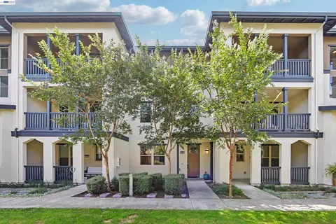 Exterior - 457 Diller St, Alameda, CA 94501 photo 2 of 14