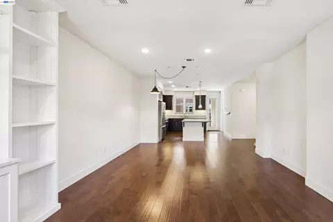 Living - 457 Diller St, Alameda, CA 94501 photo 2 of 6