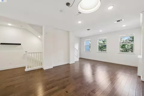 Living - 457 Diller St, Alameda, CA 94501 photo 5 of 6