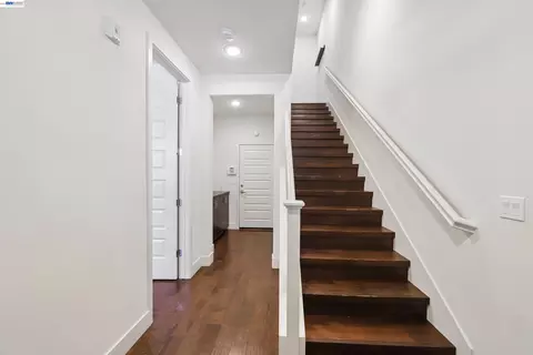 Entry Way - 457 Diller St, Alameda, CA 94501 photo 2 of 2