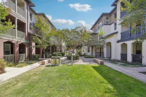Exterior - 457 Diller St, Alameda, CA 94501 photo 4 of 14