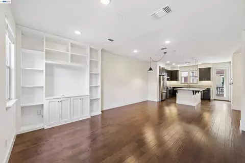 Living - 457 Diller St, Alameda, CA 94501 photo 1 of 6