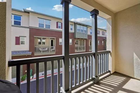 Exterior - 457 Diller St, Alameda, CA 94501 photo 6 of 14