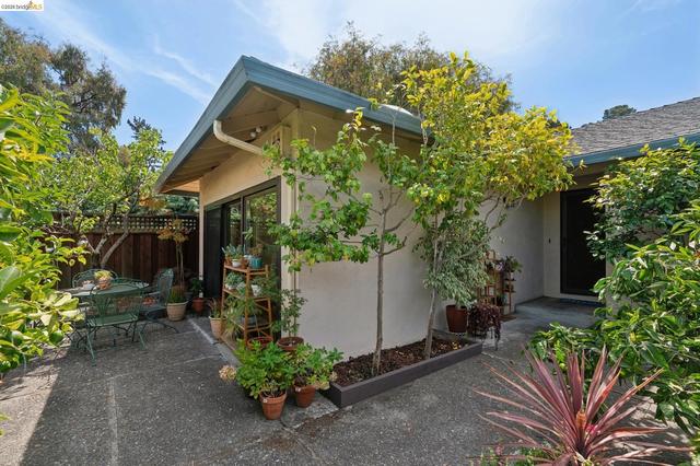 904 View Dr, Richmond, CA 94803