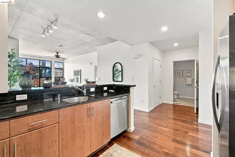 Kitchen - 288 3rd St #408, Oakland, CA 94607 photo 2 of 4