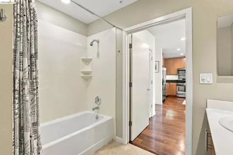 Bath - 288 3rd St #408, Oakland, CA 94607 photo 3 of 6