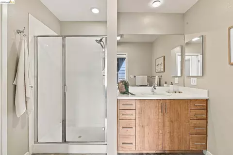 Bath - 288 3rd St #408, Oakland, CA 94607 photo 4 of 6