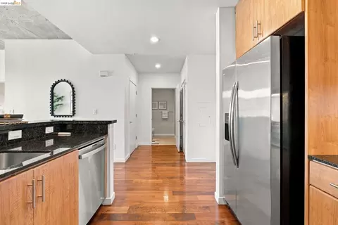 Entry Way - 288 3rd St #408, Oakland, CA 94607 photo 2 of 3