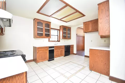 Kitchen - 3716 Viader Dr, Modesto, CA 95356 photo 3 of 5
