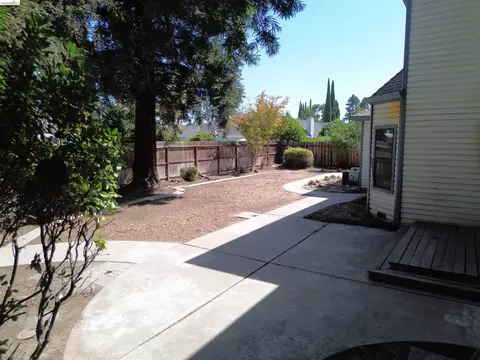 Exterior - 3716 Viader Dr, Modesto, CA 95356 photo 3 of 7