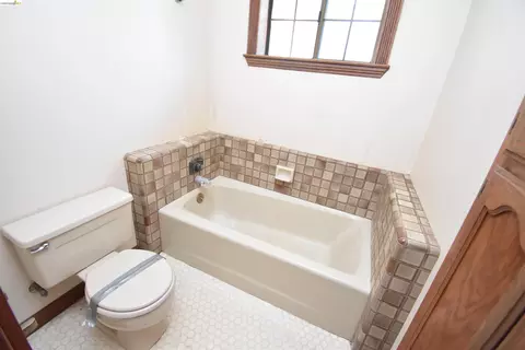 Bath - 3716 Viader Dr, Modesto, CA 95356 photo 7 of 7