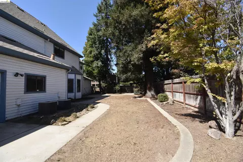 Exterior - 3716 Viader Dr, Modesto, CA 95356 photo 5 of 7
