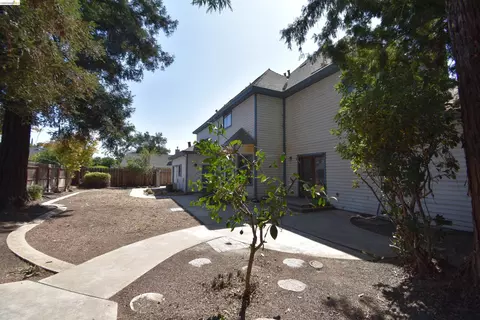 Exterior - 3716 Viader Dr, Modesto, CA 95356 photo 4 of 7