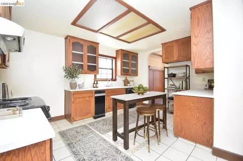 Kitchen - 3716 Viader Dr, Modesto, CA 95356 photo 4 of 5