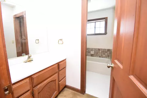 Bath - 3716 Viader Dr, Modesto, CA 95356 photo 6 of 7