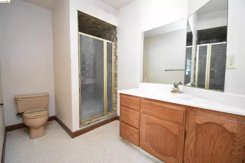 Bath - 3716 Viader Dr, Modesto, CA 95356 photo 5 of 7