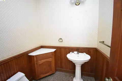 Bath - 3716 Viader Dr, Modesto, CA 95356 photo 1 of 7