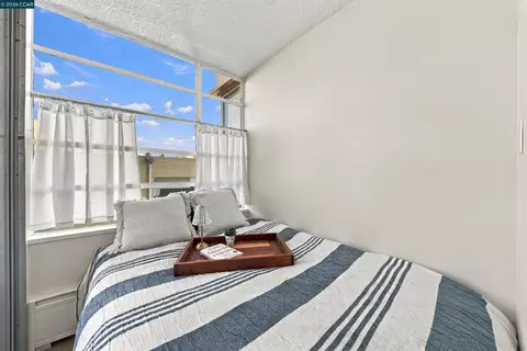 Bedroom - 2550 Dana #3H, Berkeley, CA 94704 photo 1 of 2