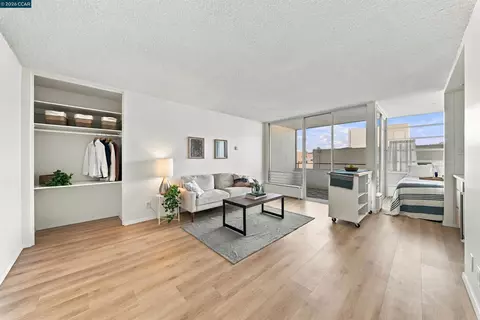 Living - 2550 Dana #3H, Berkeley, CA 94704 photo 2 of 4