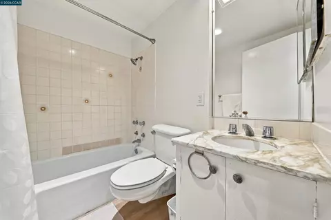 Bath - 2550 Dana #3H, Berkeley, CA 94704 photo 1 of 1