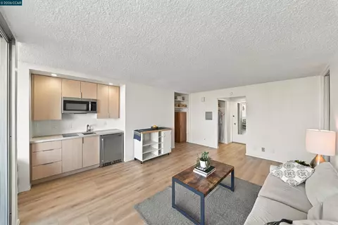 Living - 2550 Dana #3H, Berkeley, CA 94704 photo 3 of 4