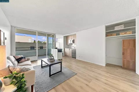 Living - 2550 Dana #3H, Berkeley, CA 94704 photo 1 of 4