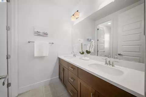 Bath - 479 Diller St, Alameda, CA 94501 photo 4 of 6