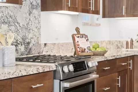 Kitchen - 479 Diller St, Alameda, CA 94501 photo 6 of 7