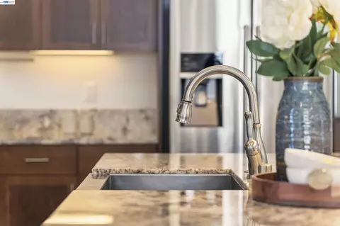 Kitchen - 479 Diller St, Alameda, CA 94501 photo 7 of 7