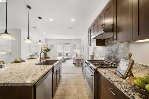 Kitchen - 479 Diller St, Alameda, CA 94501 photo 5 of 7