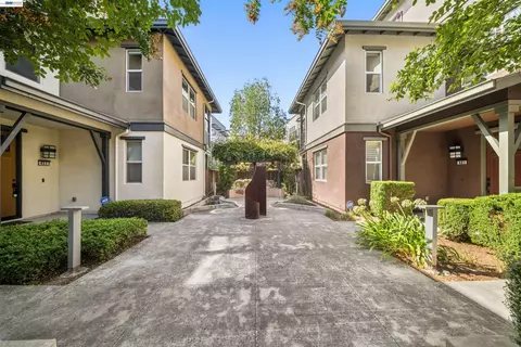 Exterior - 479 Diller St, Alameda, CA 94501 photo 7 of 8