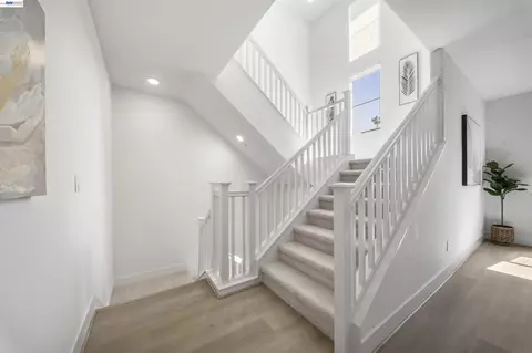 Entry Way - 479 Diller St, Alameda, CA 94501 photo 1 of 3