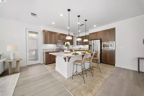 Kitchen - 479 Diller St, Alameda, CA 94501 photo 1 of 7