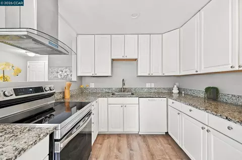 Kitchen - 1880 Premier Pl, Concord, CA 94520 photo 2 of 4