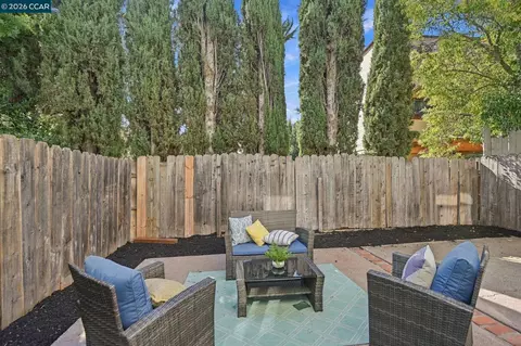 Exterior - 1880 Premier Pl, Concord, CA 94520 photo 2 of 5