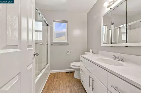 Bath - 1880 Premier Pl, Concord, CA 94520 photo 4 of 5