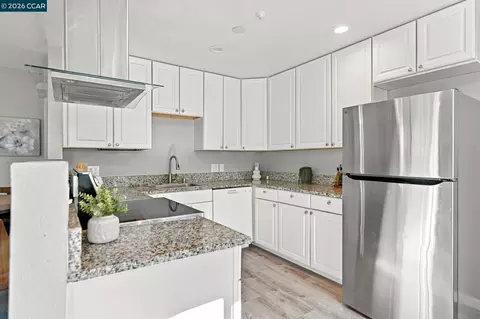 Kitchen - 1880 Premier Pl, Concord, CA 94520 photo 3 of 4